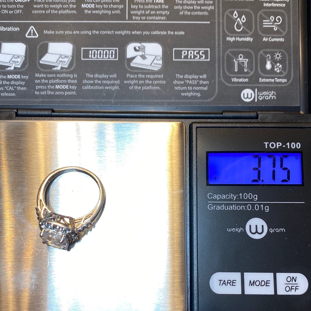 Elegant Silver Ring with Clear Gemstone - Picture 7 of 7